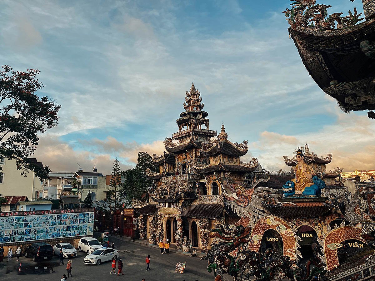 Chùa “Ve Chai” Đà Lạt Địa Điểm Du Lịch Nổi Tiếng Nhất Xứ Sương Mù 25 chua ve chai da lat dia diem du lich noi tieng nhat xu suong mu 4
