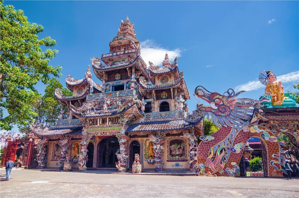 Chùa “Ve Chai” Đà Lạt Địa Điểm Du Lịch Nổi Tiếng Nhất Xứ Sương Mù 23 chua ve chai da lat dia diem du lich noi tieng nhat xu suong mu
